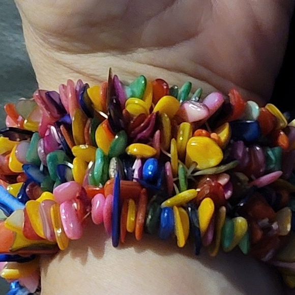 NATURAL Shell Beads dyed nuggets colorful vibrant stretch beautiful bracelet - Picture 5 of 6